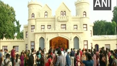 India News |  Kolkata: Durga Puja Pandal Designed as Old English Castle Attract People