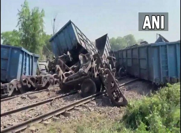 India News | Trains Cancelled, Diverted on Tundla-Kanpur Section After 24 Wagons Derail