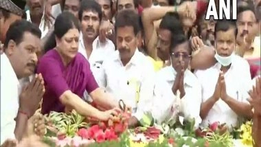 India News | Chennai: Sasikala Pays Floral Tribute to Jayalalithaa at Her Memorial