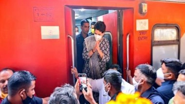 India News | Priyanka Gandhi Vadra Reaches UP's Lalitpur to Meet Kin of Farmer Who Died Waiting for Fertiliser