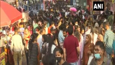 India News | Crowd Swells in Delhi's Market as Diwali Approaches, Social Distancing Rules Flouted