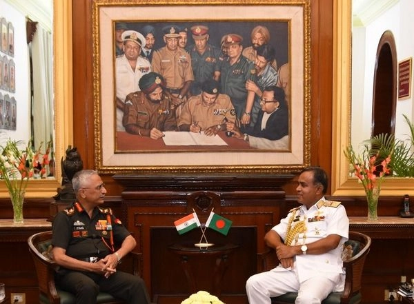 World News | Bangladesh Naval Chief Calls on General MM Naravane, Discusses Bilateral Defence Cooperation