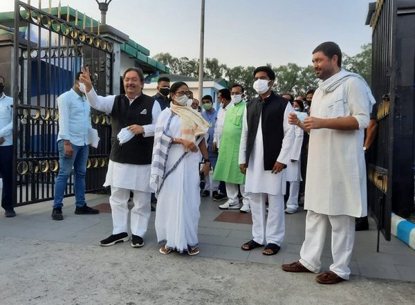 India News | UP Congress Leaders Rajesh Pati Tripathi, Lalitesh Pati Tripathi Join TMC