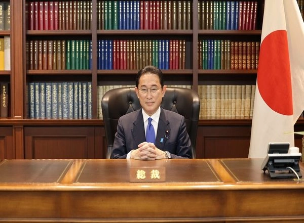 World News | Japanese PM Announces Outline of Anti-COVID-19 Measures