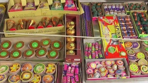 Firecracker Ban in West Bengal: Government Asks DMs To Issue Licences for Only Green Firecrackers Ahead of Diwali 2022 | ???? LatestLY