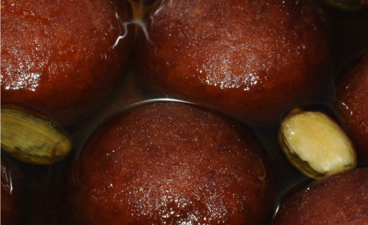 Diwali Mithai for Lakshmi Puja: Gulab Jamun, Kaju Katli, Mysore Pak &ndash; 11 Sweet Dishes for Festival