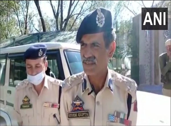 India News | Terrorists Trapped, Poonch-Rajouri-Jammu Highway to Be Re-opened Soon: DIG Vivek Gupta