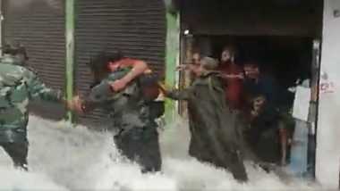 Uttarakhand Flood: Indian Army Personnel Join Hands to Rescue Stranded People in Nainital, Watch Video