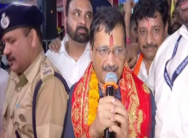India News | Kejriwal Visits Devi Talab Temple in Jalandhar