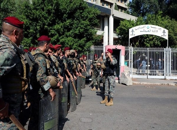 World News | Lebanese Army Vows to Open Fire at Any Armed Person in Beirut After Attack on Protesters