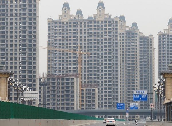 World News | China Caught Under Real Estate Debt, Millions of Homes Remain Unsold