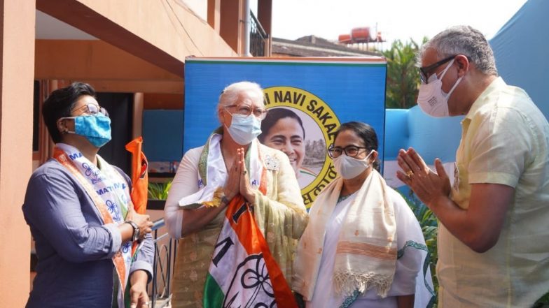 Bollywood Actress Nafisa Ali and Mrinalini Deshprabhu Join TMC in Goa in Presence of Mamata Banerjee