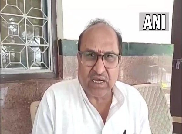 India News | Congress Workers Push Party Leader, Stop Him from Completing Speech at Jashpur Workers' Conference