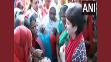 Uttar Pradesh Assembly Elections 2022: Priyanka Gandhi Vadra Interacts with Women Farmers at Agricultural Farm in Barabanki