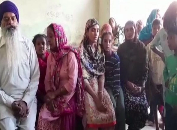 India News | Singhu Border Killing: Deceased's Family Members Demand Justice, Says Guilty Should Be Punished