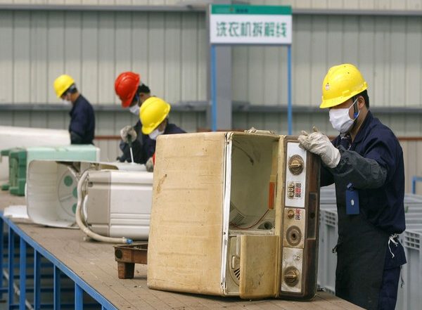World News | Exhausted Chinese Employees Start 'worker Lives Matter' Campaign over Grueling Work Hours