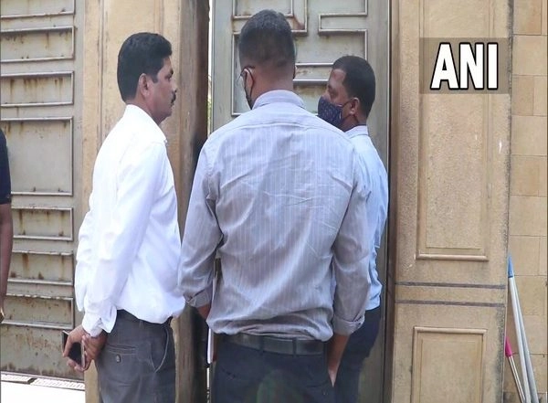 India News | NCB Teams at Shah Rukh Khan, Ananya Pandey's Residences in Mumbai