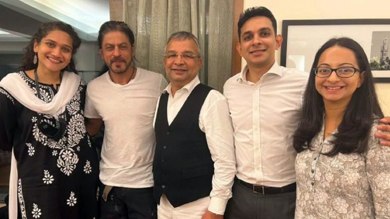 Shah Rukh Khan’s Infectious Smile Stands Out in These Pics With Advocate Satish Maneshinde and Team After Aryan Khan’s Bail!