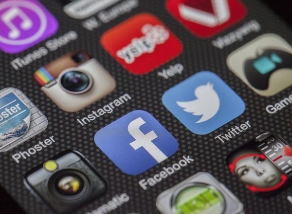 Social Media Use Impacts Wellbeing in Teenagers, Finds Study