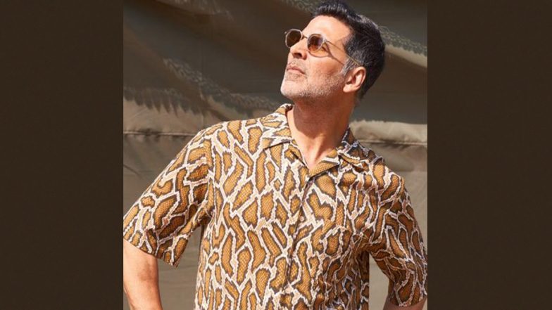 Akshay Kumar Recreates His Iconic Phir Hera Pheri Pose As He Gets Fan Excited for Sooryavanshi (View Pic)