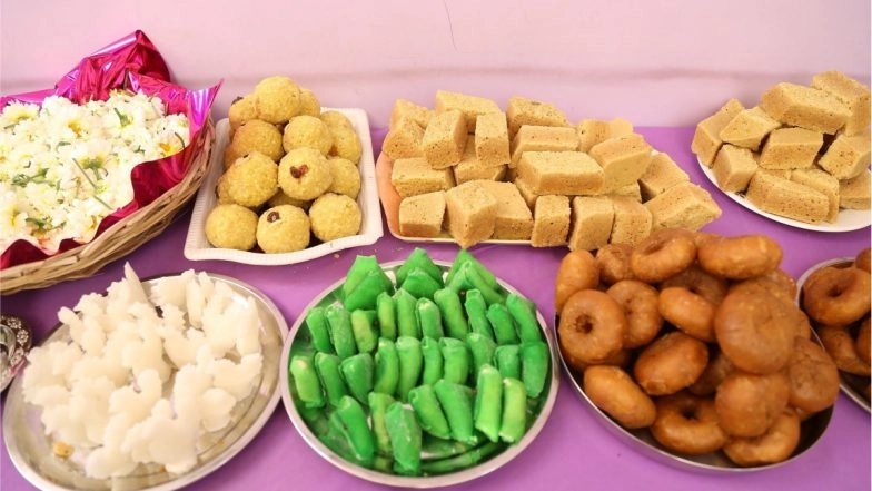 Sweets-Snacks Trade Picks Up This Festive Season in India, Likely To Touch All-Time High of Rs 1.25 Lakh Crores, Say Manufacturers Body