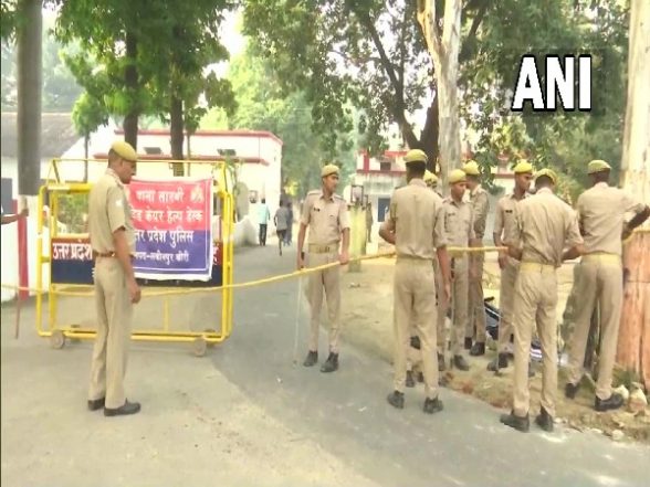 UP: 2 Cops Indulge in Brawl Over ‘Affair’ With Female Colleague Inside ...