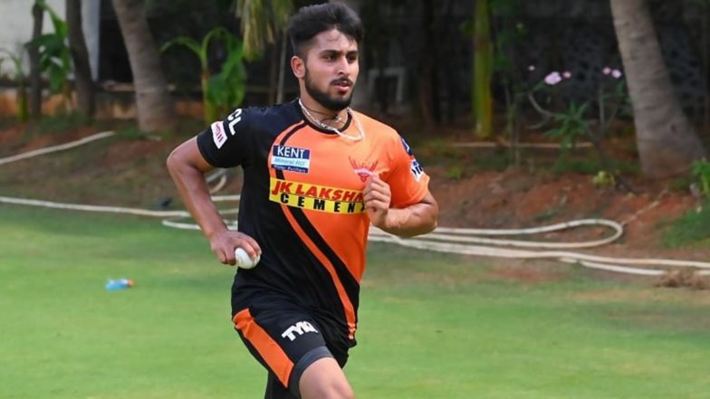 Jammu and Kashmir's Umran Malik Bowls Fastest Ball by an Indian Pacer in IPL 2021 Thus Far