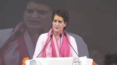 Priyanka Gandhi Chants Shlokas, Says ‘Jai Mata Di’ at Kisan Nyay Rally in Varanasi (Watch Video)