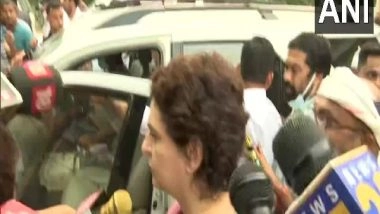 India News | Police Detain Priyanka Gandhi Vadra While on Way to Agra, Later Allow 4 People to Go