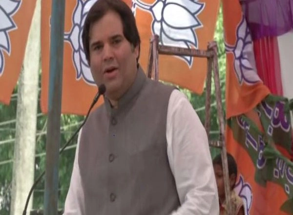 India News | Varun Gandhi Pays Tribute to Farmers Killed in Lakhimpuri Kheri, Urges CBI Probe, Aid to Kin