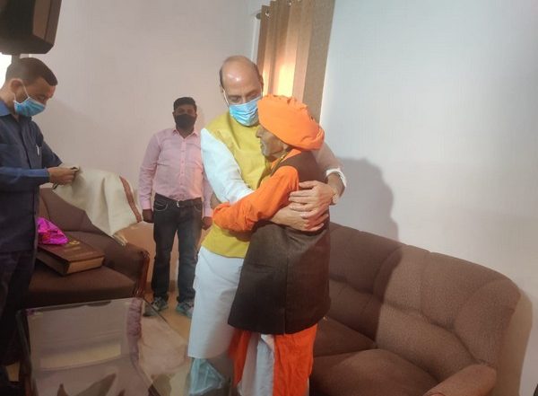 India News | Ahead of UP Assembly Polls, Rajnath Singh Calls on 106-year-old Party Worker in Delhi
