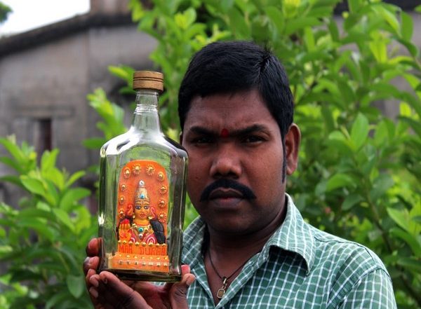 India News | Odisha Miniature Artist Crafts Eco-friendly Idol of Goddess Durga Inside Bottle; Seeks Blessings to Free People from Covid-19