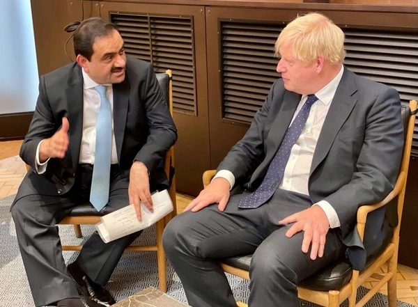 Environment News | Gautam Adani Meets UK PM Johnson in London, Assures to Commit USD 70 Bn for Clean Energy