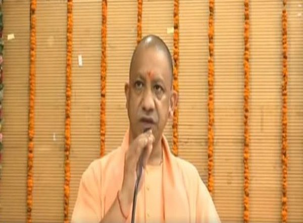 India News | Yogi Adityanath Instructs Officials to Expedite Relief Operations After 11 People Die in Road Accident in UP's Jhansi