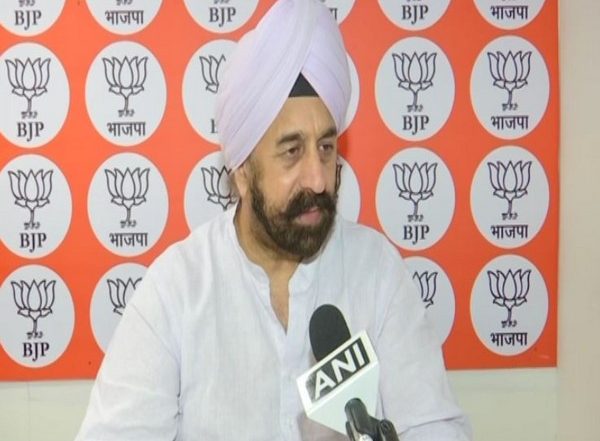 BJP Slams Arvind Kejriwal Over Rising Air Pollution in Delhi, Says ‘Recently Installed Smog Tower Not Working’