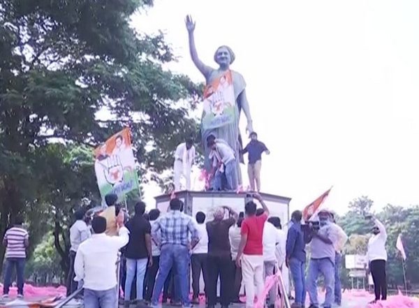 India News | Telangana Youth Congress Protests Against Govt for Bedecking Indira Gandhi Statue to Mark TRS's 20th Year of Inception