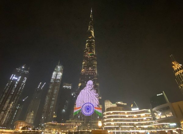 Gandhi Jayanti 2021: Burj Khalifa Illuminated With Mahatma Gandhi's Image on Occasion of His 152nd Birth Anniversary (Watch Video)