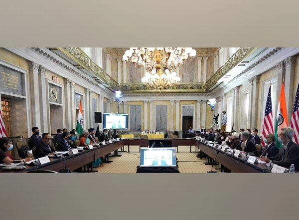 World News | FM Sitharaman Discusses Issues of Anti-money Laundering, Terror Financing with US Treasury Secy