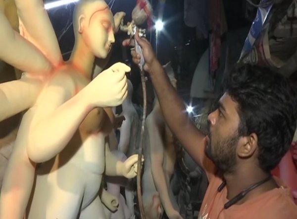 Durga Puja 2021: Ahead of Festive Season Idol Makers of Kumartuli in Kolkata Worry for Sale Due to COVID-19
