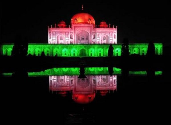 100 Crore COVID-19 Vaccinations in India: ASI Illuminates 100 Monuments in Tri-Colour To Celebrate the Achievement
