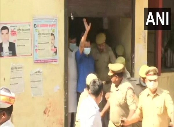 Delhi CM Arvind Kejriwal Appears Before Uttar Pradesh’s Sultanpur Court in Model Code of Conduct Violation Case 2014