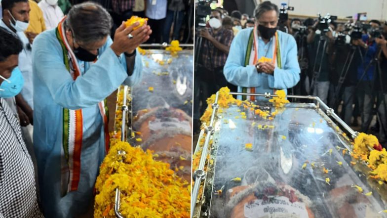 RIP Nedumudi Venu: Shashi Tharoor Pays Tribute To The Late Malayalam Star At His Funeral (View Pics)