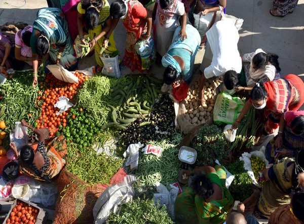 India News | Delhi: Vegetable Prices Up by 25 Pc; Wholesalers Blame Rains, Fuel Price Hike