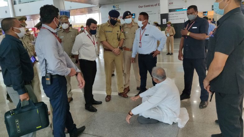 Lakhimpur Kheri Violence: Bhupesh Baghel Stopped From Coming Out of Lucknow Airport (Watch Video)