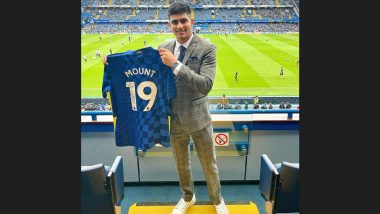 Shubman Gill Poses With Mason Mount's Jersey After Chelsea Star Net's Hat-Trick Against Norwich City