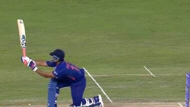 Rishabh Pant Slams Signature One-Handed Sixes Back-to-Back Against Pakistan in T20 World Cup 2021 (Watch Video)