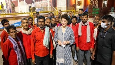 India News | Priyanka Gandhi Vadra Interacts with 'coolies' at Charbagh Railway Station in Lucknow