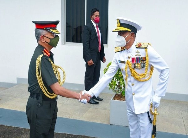 World News | Army Chief General Naravane Calls on Sri Lankan Navy Commander Vice Admiral Nishantha Ulugetenne