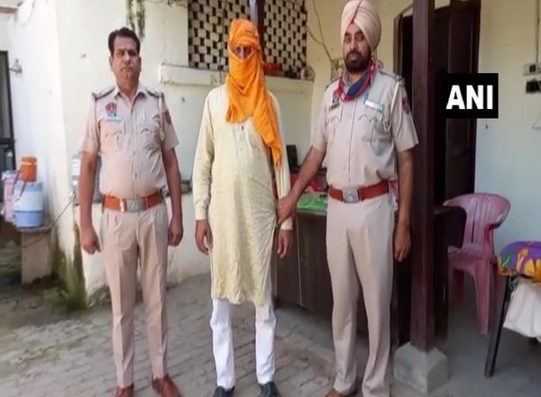 India News | Punjab Police Seizes 6.73 Kg Heroin from Fields Near International Border, Arrests Drug Smuggler with Links to Pakistan