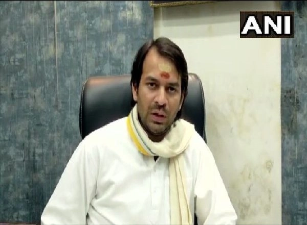 India News | Bihar: RJD Leader Tej Pratap Yadav Calls Colleague Jagdanand Singh 'RSS Agent', Claims Latter Manhandled Him